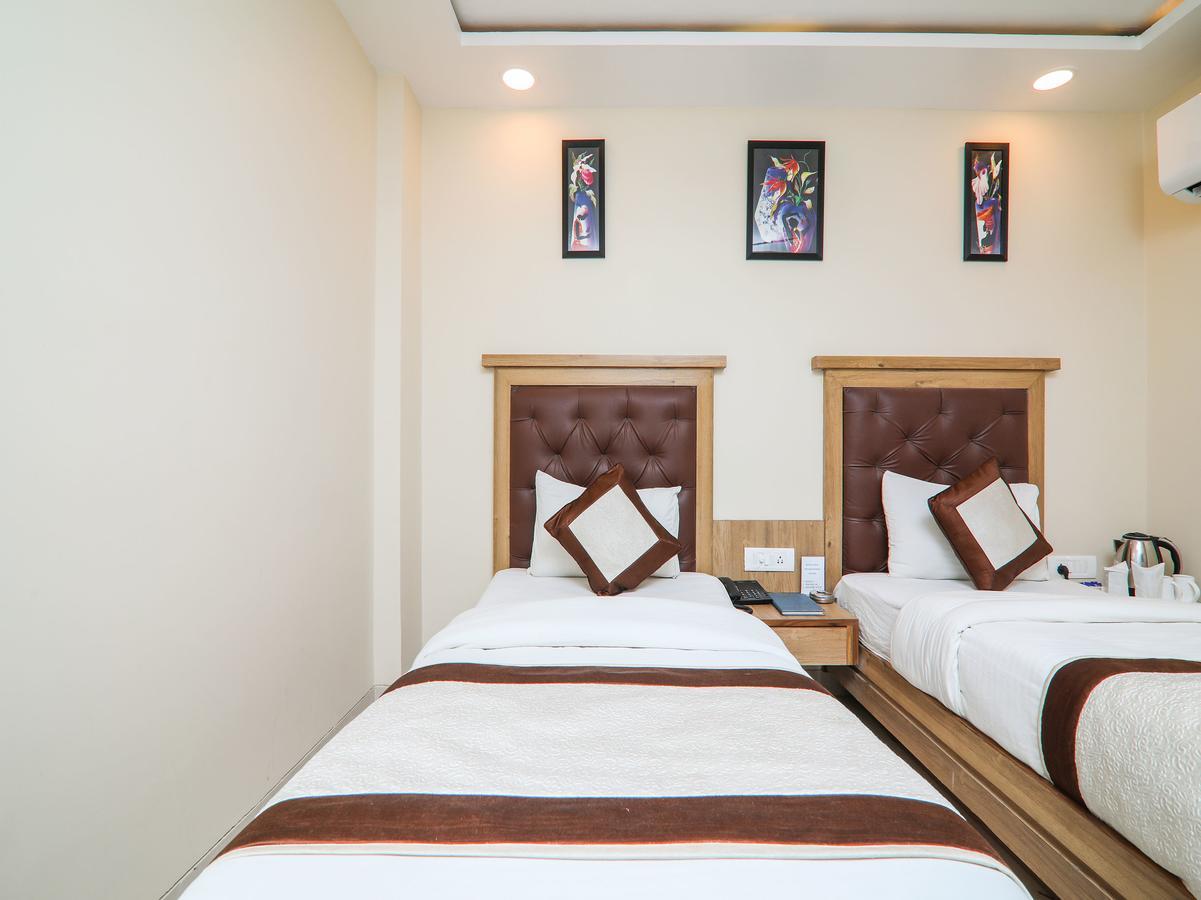 Hotel Amar International Нью-Дели Экстерьер фото
